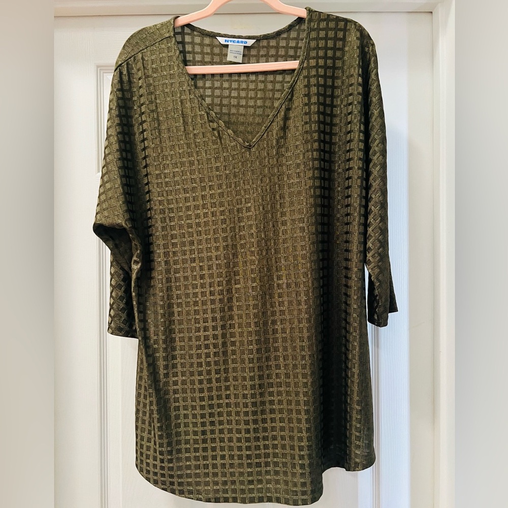 NYGARD 1X Green V-Neck Tunic Top